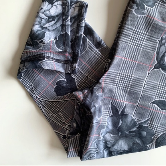 •EVOLUTION & CREATION• High Waisted Crop size L - Picture 4 of 8